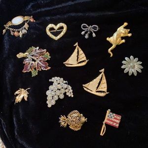 😎Bundle of Vintage Brooches